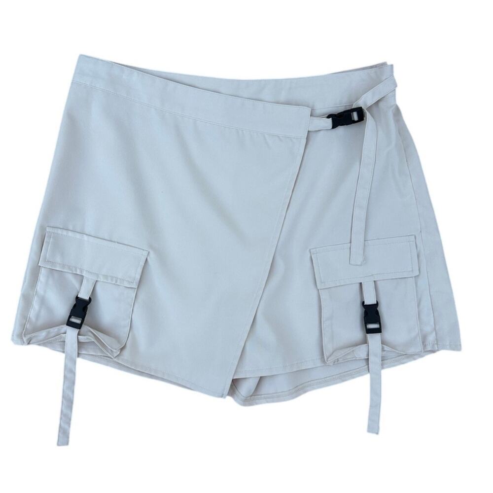 BooHoo Utility Wrap Skort – Cream with Black Buckles – Size 8